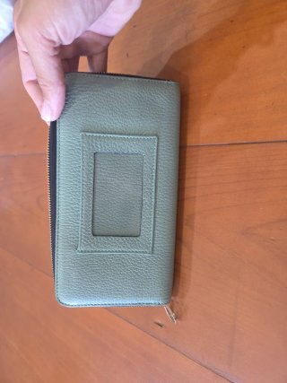 Cartera Tous verde con letras TO US