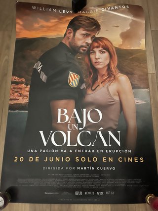 Póster Bajo un Volcán William Levy