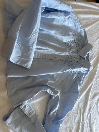 Camisa Stradivarius azul bordada