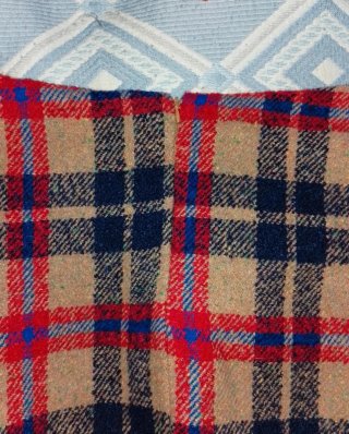 Minigonna a quadri beige e rossa