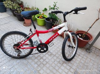 Bicicleta infantil HTH roja y blanca