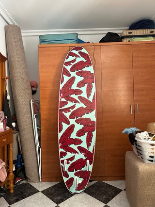 Tabla de surf Olaian con diseño de hojas