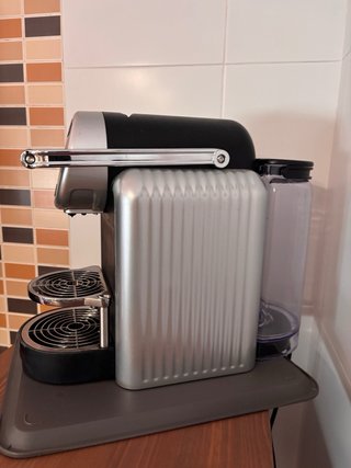 Cafetera Nespresso Zenius