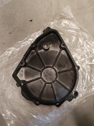 ♻️(000569)Tapa alternador Suzuki GSXF