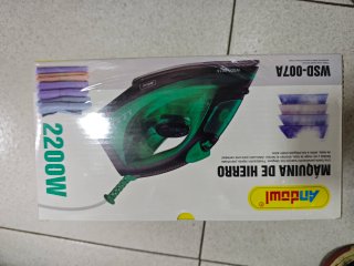 Ferro da stiro verde e nero