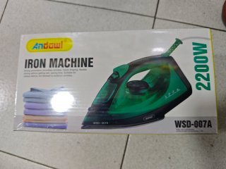 Ferro da stiro verde e nero