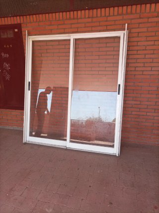 Puerta corredera de aluminio