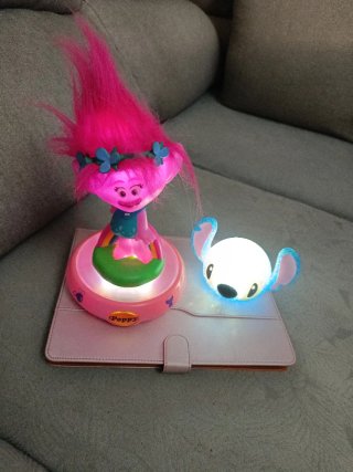 Lote 2 lamparitas: Poppy y Stitch