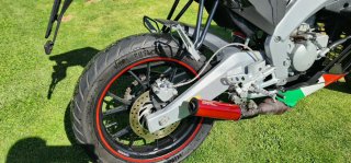Aprilia RS4 49cc Moto Deportiva Negra y Roja