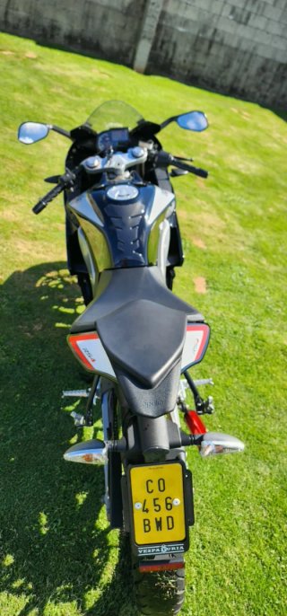 Aprilia RS4 49cc Moto Deportiva Negra y Roja