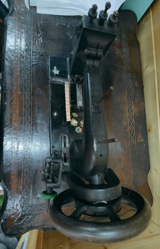 Máquina de coser antigua a pedal