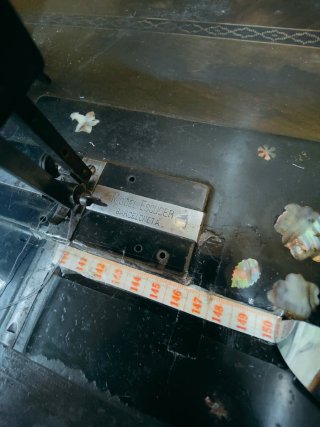 Máquina de coser antigua a pedal