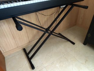 Soporte para piano negro
