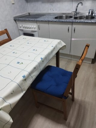 Mesa de cocina y 3 sillas