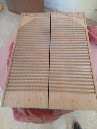Pila de madera antigua