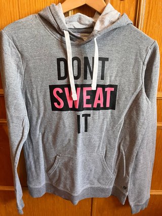 Sudadera Decathlon gris con mensaje