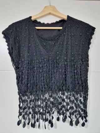 Crop top de encaje negro