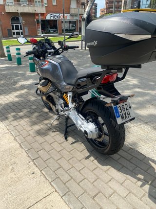 Moto Guzzi V100 Mandello S 2024