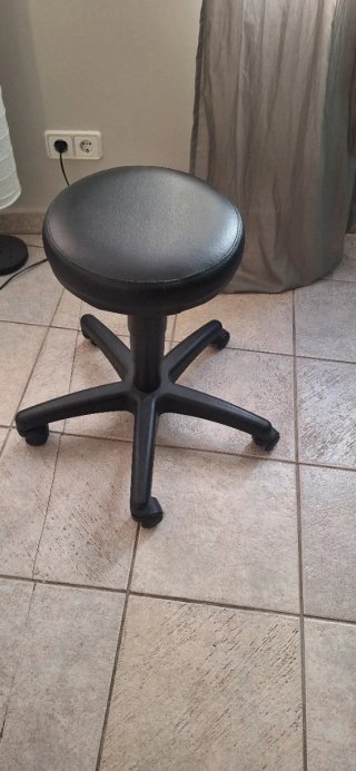 Taburete giratorio negro