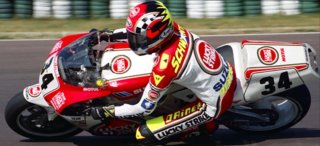 Casco Arai Quantum replica Kevin Schwantz.