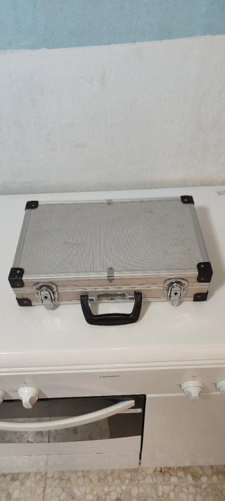 Maletín Receptor Satélite SKYBOX F3 + Monitor