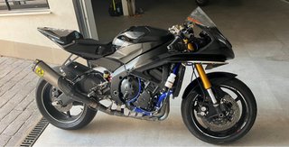 Yamaha R6 Negra Circuito