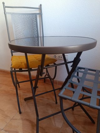 Mesa y 2 sillas jardín