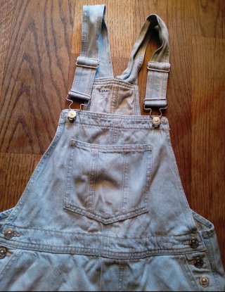 Salopette corta in denim azzurra