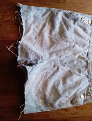 Salopette corta in denim azzurra