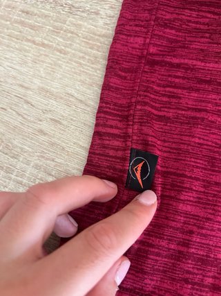 Braga cuello deportiva color granate
