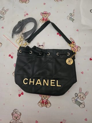 Bolso Saco Chanel Negro y Dorado