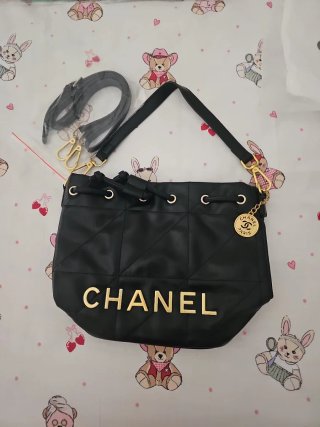 Bolso Saco Chanel Negro y Dorado