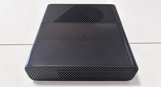 Xbox 360 Slim E 320GB + 2Controller + Alimentatore
