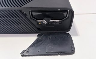 Xbox 360 Slim E 320GB + 2Controller + Alimentatore
