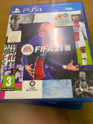 Lote 5 Giochi PS4: GTA V, FIFA 18, 20, 21, 22