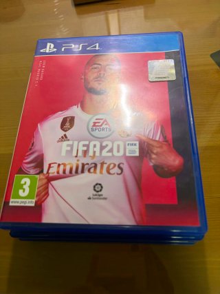 Lote 5 Giochi PS4: GTA V, FIFA 18, 20, 21, 22