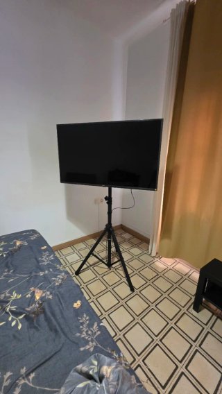 Soporte universal de TV con trípode ajustable