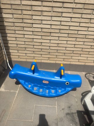 Balancín azul Little Tikes para terraza