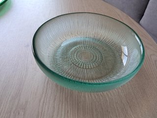 Plato de vidrio verde y transparente multiusos
