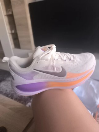 Nike Vomero 18 Mujer naranja/Morado