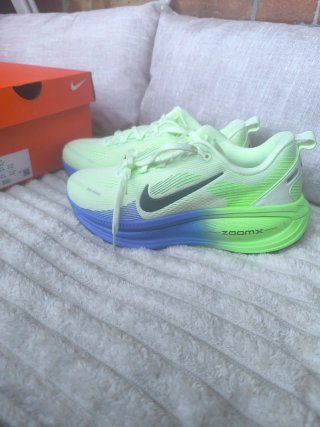 Nike Vomero 18 Azul Verde