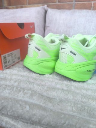 Nike Vomero 18 Azul Verde