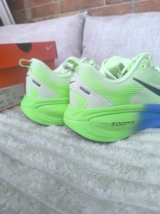Nike Vomero 18 Azul Verde
