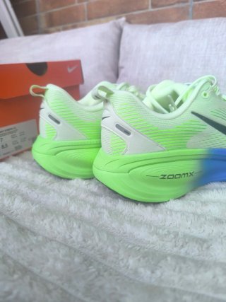 Nike Vomero 18 Azul Verde