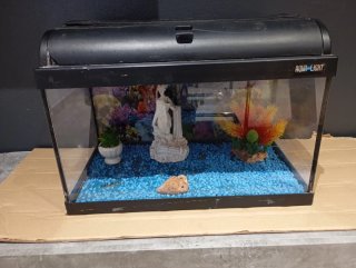 Acuario 50L con accesorios marca Aqua light