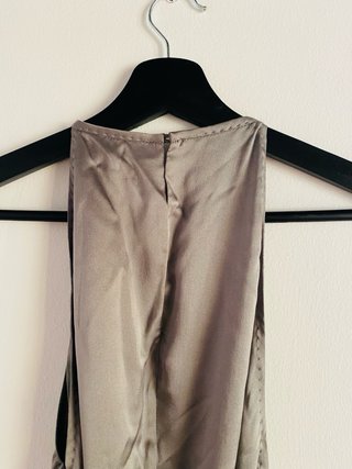 Vestido Hugo Boss gris satinado midi