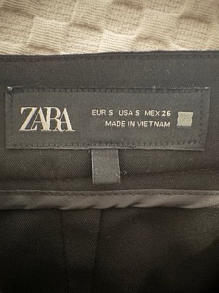 Zara Bermudas Plisadas Negras