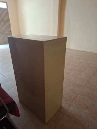 Archivador metálico beige y gris