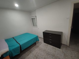 HABITACIÓN EN ALQUILER (ENTRESUELO CALLE DIAGONAL)