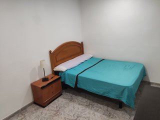 HABITACIÓN EN ALQUILER (ENTRESUELO CALLE DIAGONAL)